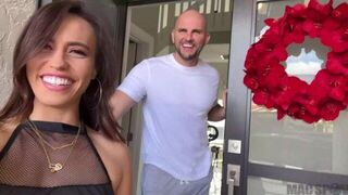 Приглашаю PAWG Келси Монро трахнуть ее тугую киску, пока я не кончу ей в рот порно